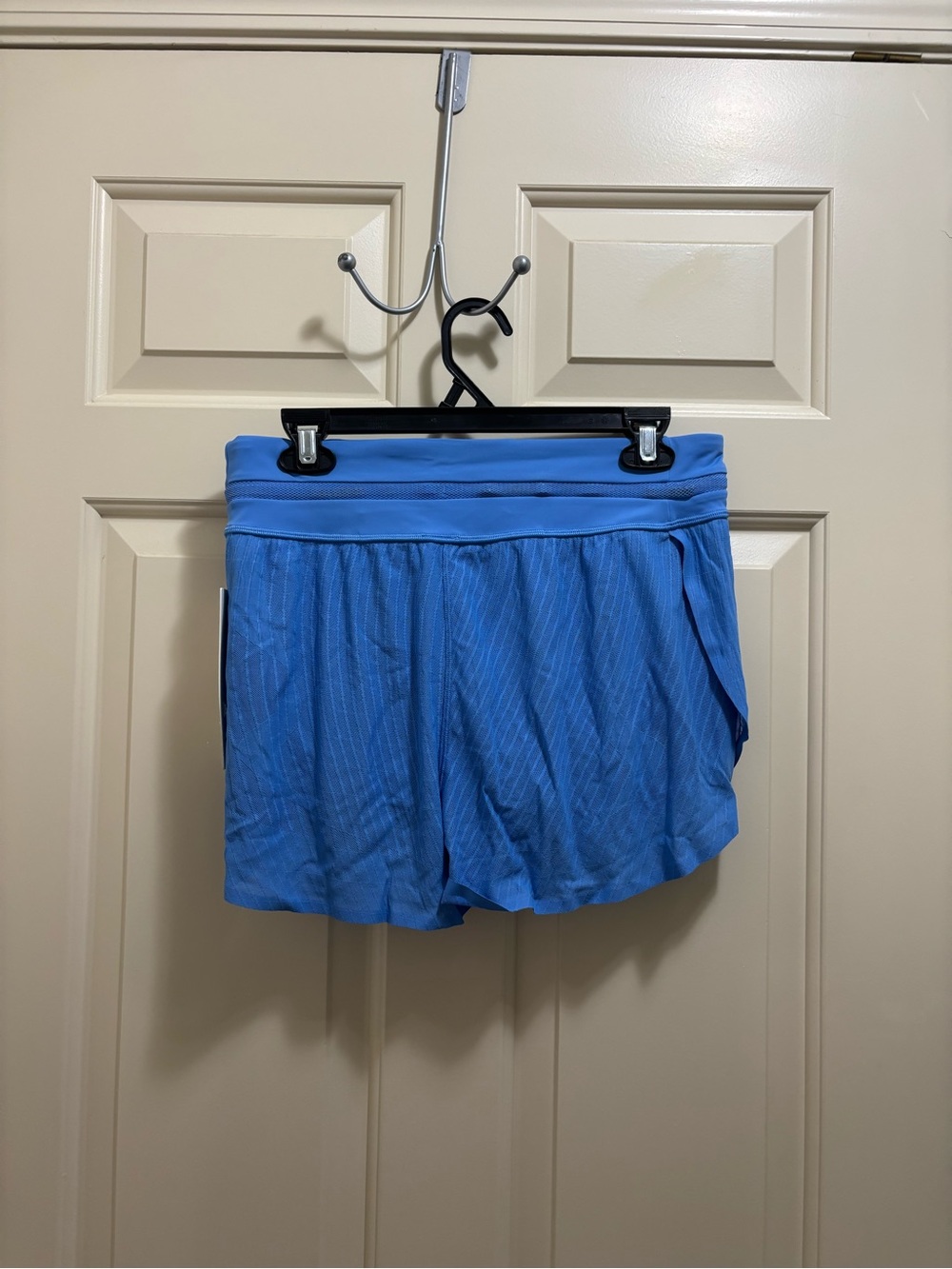 NWT!🍋🍋Lululemon Fast And Free Airflow Mid-Rise Running Short 3”🍋🍋. Size 8. - Picture 9 of 15